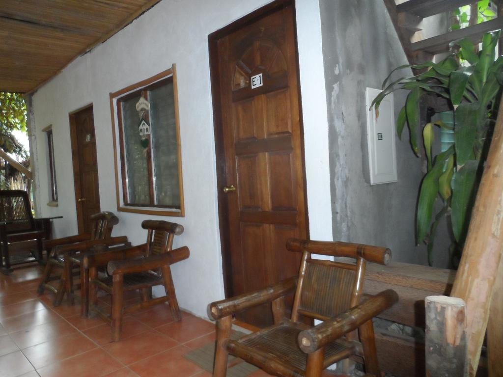 Victoria Guest House And Cottages Puerto Princesa Exterior photo
