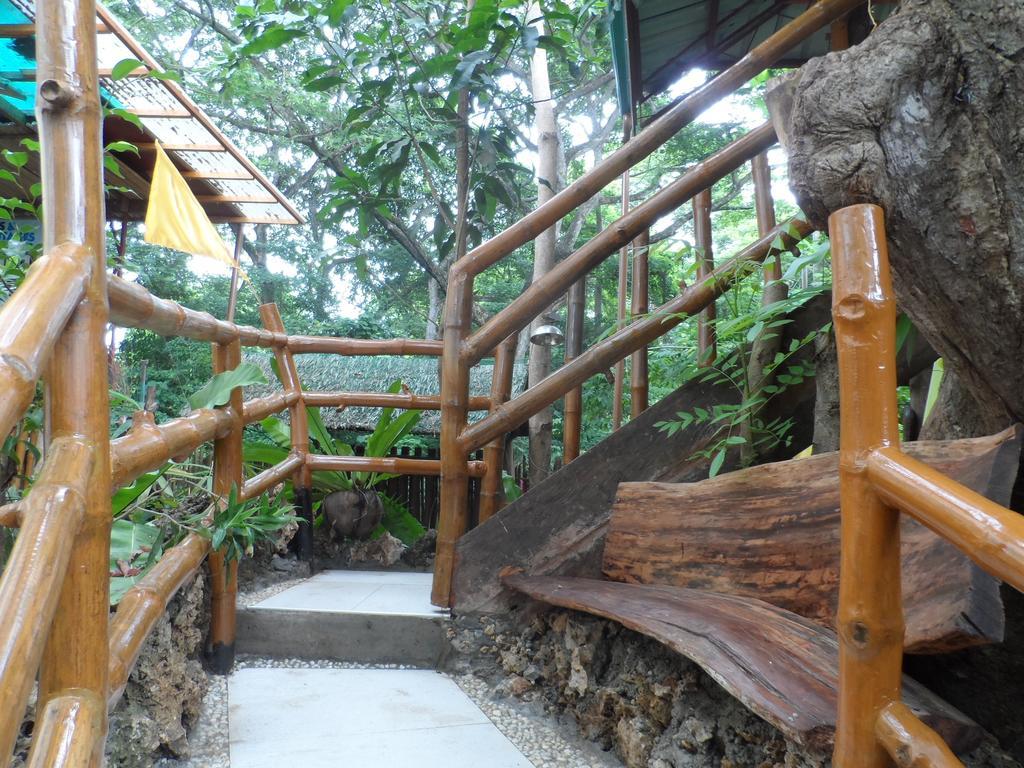 Victoria Guest House And Cottages Puerto Princesa Exterior photo